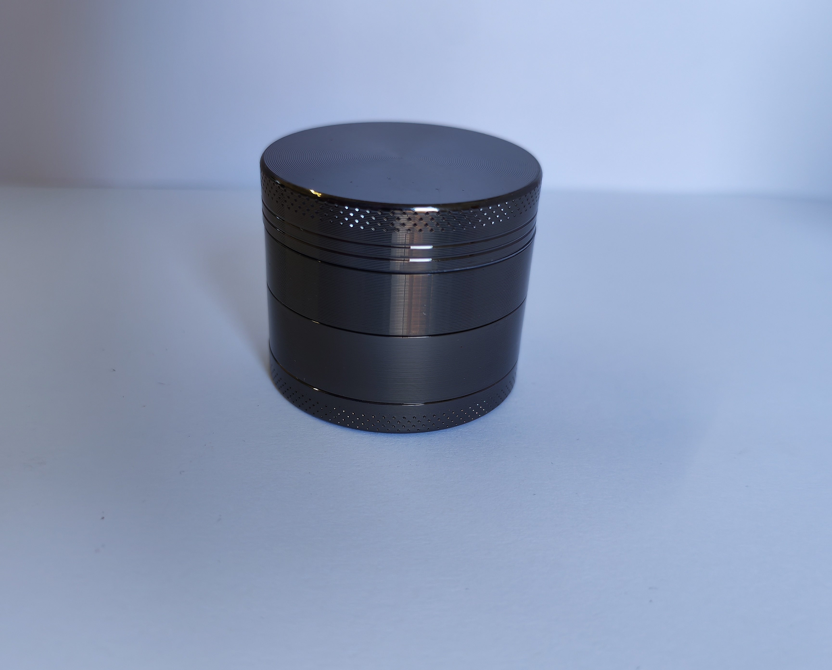 Plain Magnetic 4 Part Grinder