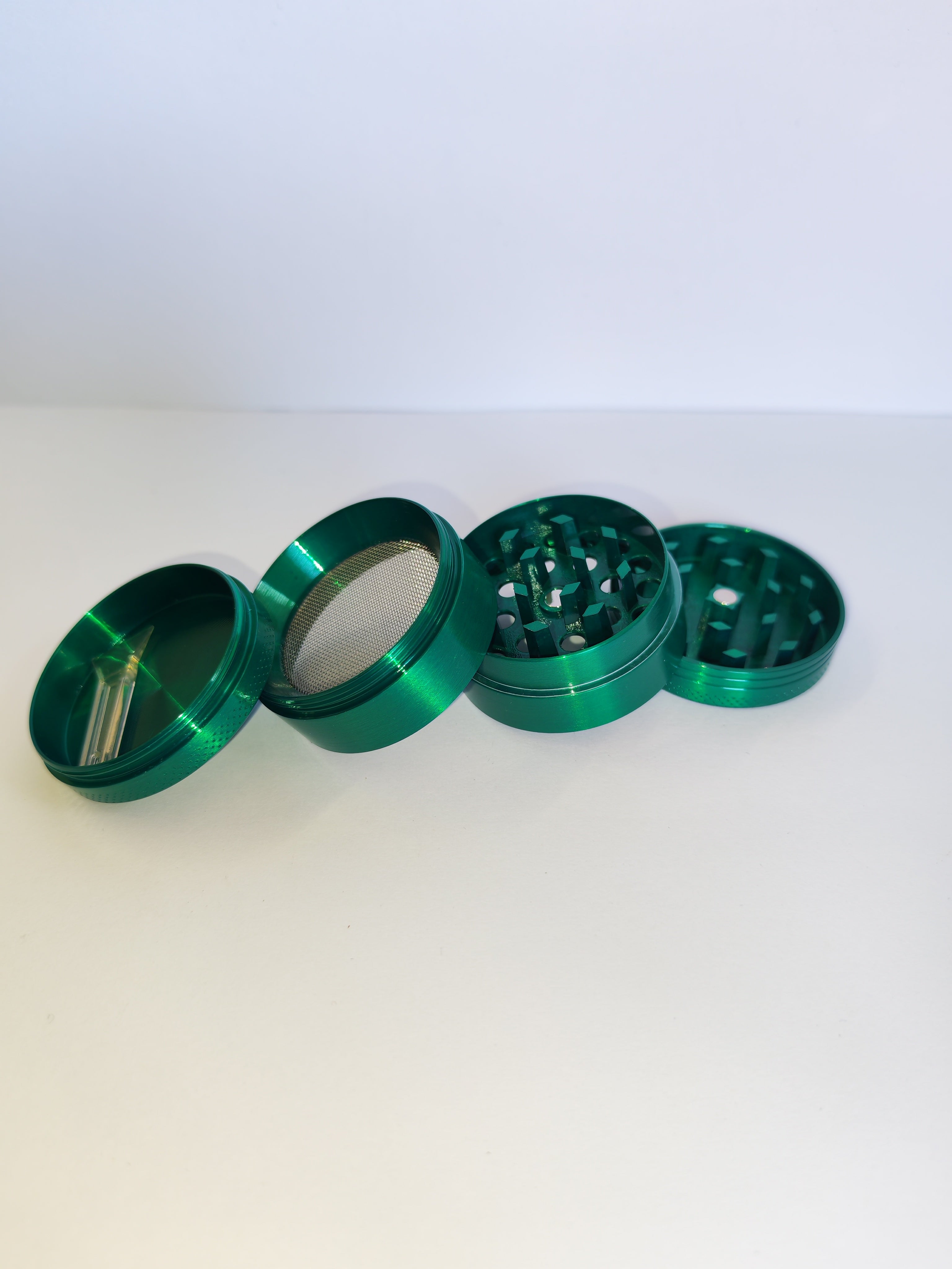 Plain Magnetic 4 Part Grinder