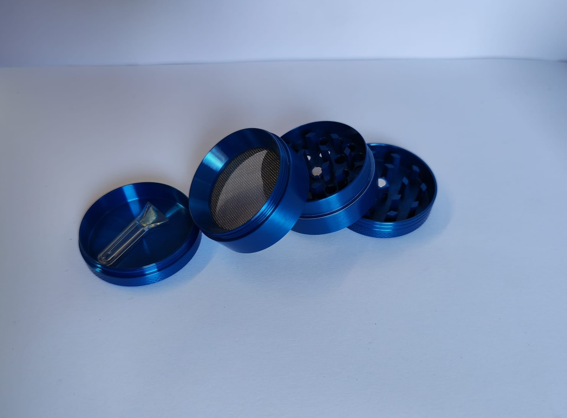Plain Magnetic 4 Part Grinder