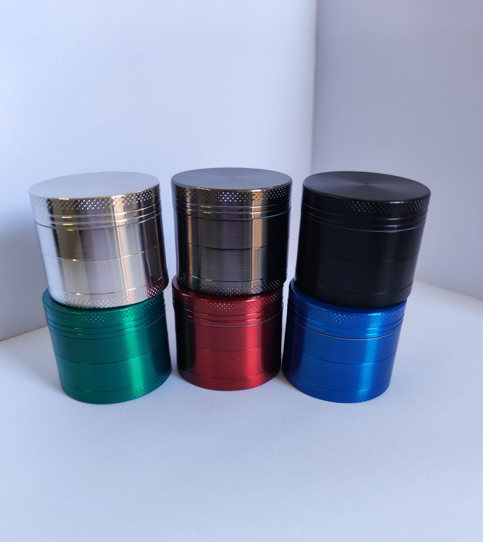 Plain Magnetic 4 Part Grinder