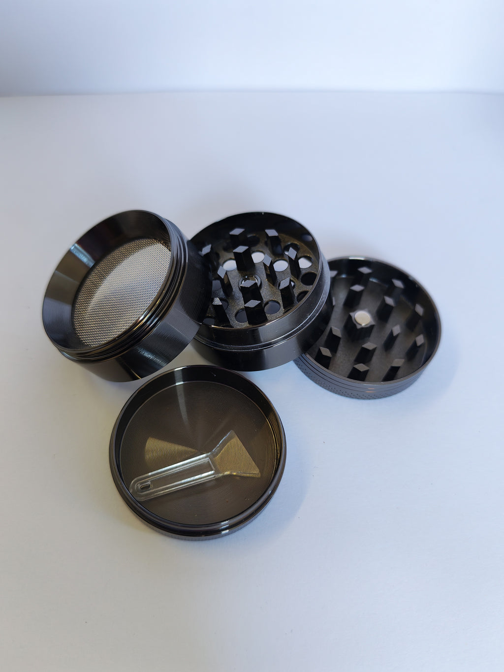 Plain Magnetic 4 Part Grinder